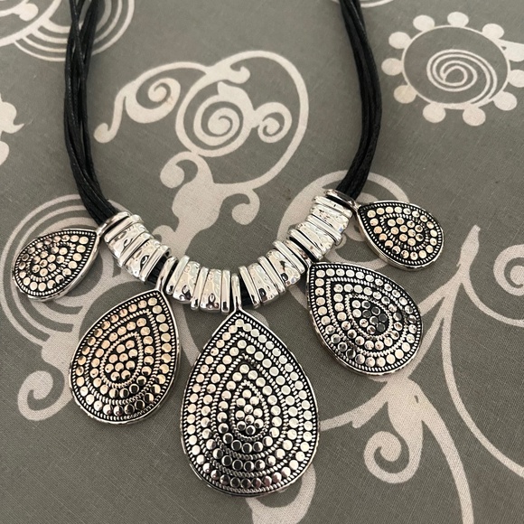 Necklace Boho Black/Silver Pendant Bohemian - Picture 1 of 3
